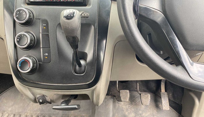 2016 Mahindra Kuv100 K2 6 STR, Petrol, Manual, 44,474 km, Gear Lever