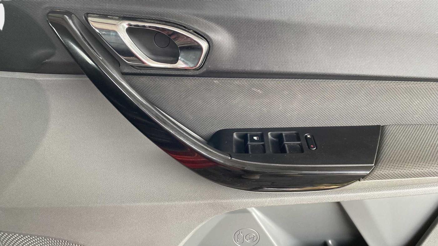 2018 Tata TIGOR XZA PETROL, Petrol, Automatic, 35,731 km, Driver Side Door Panels Control