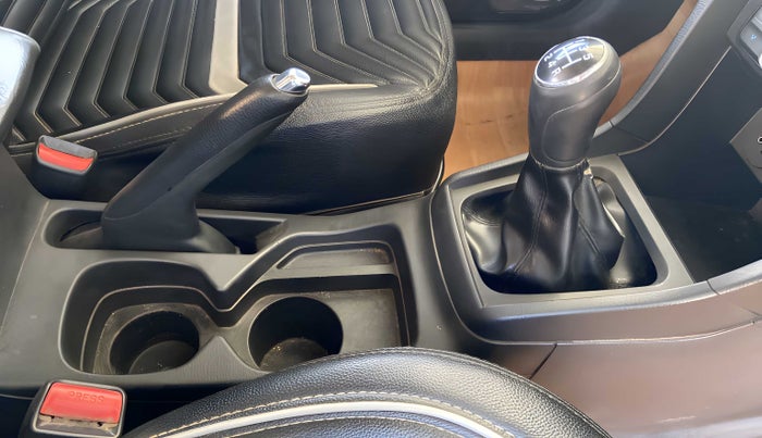 2018 Maruti Vitara Brezza ZDI PLUS, Diesel, Manual, 1,05,605 km, Gear Lever