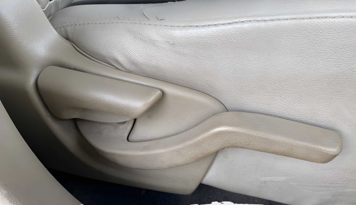 2013 Honda Brio S MT, Petrol, Manual, 42,634 km, Driver Side Adjustment Panel