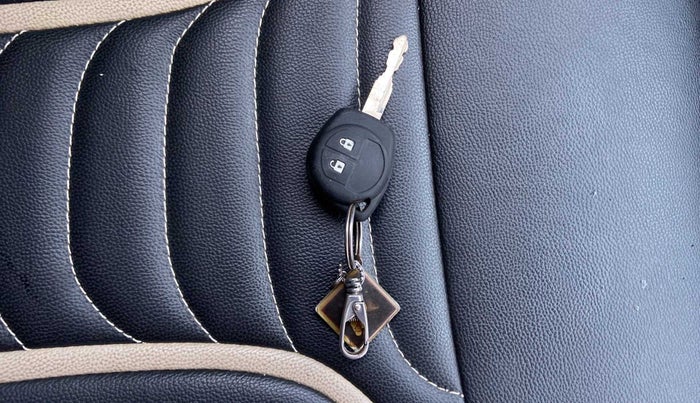 2012 Maruti Wagon R 1.0 VXI, CNG, Manual, 95,743 km, Key Close Up