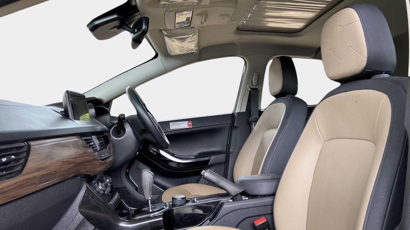 2022 Tata NEXON XZA PLUS (PREMIUM) KAZIRANGA PETROL, Petrol, Automatic, 8,671 km, Right Side Front Door Cabin