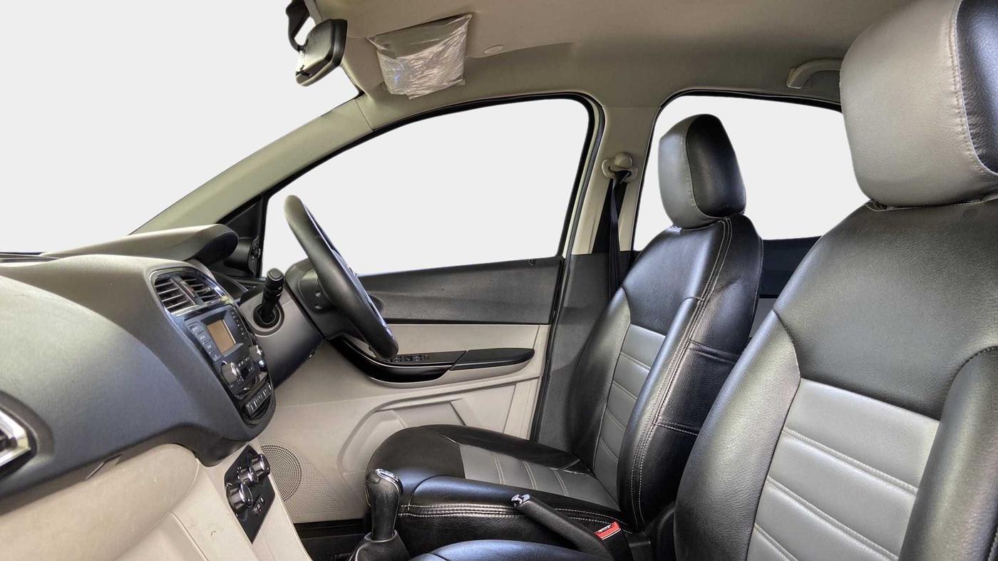 2016 Tata Tiago XZ PETROL, Petrol, Manual, 73,138 km, Right Side Front Door Cabin