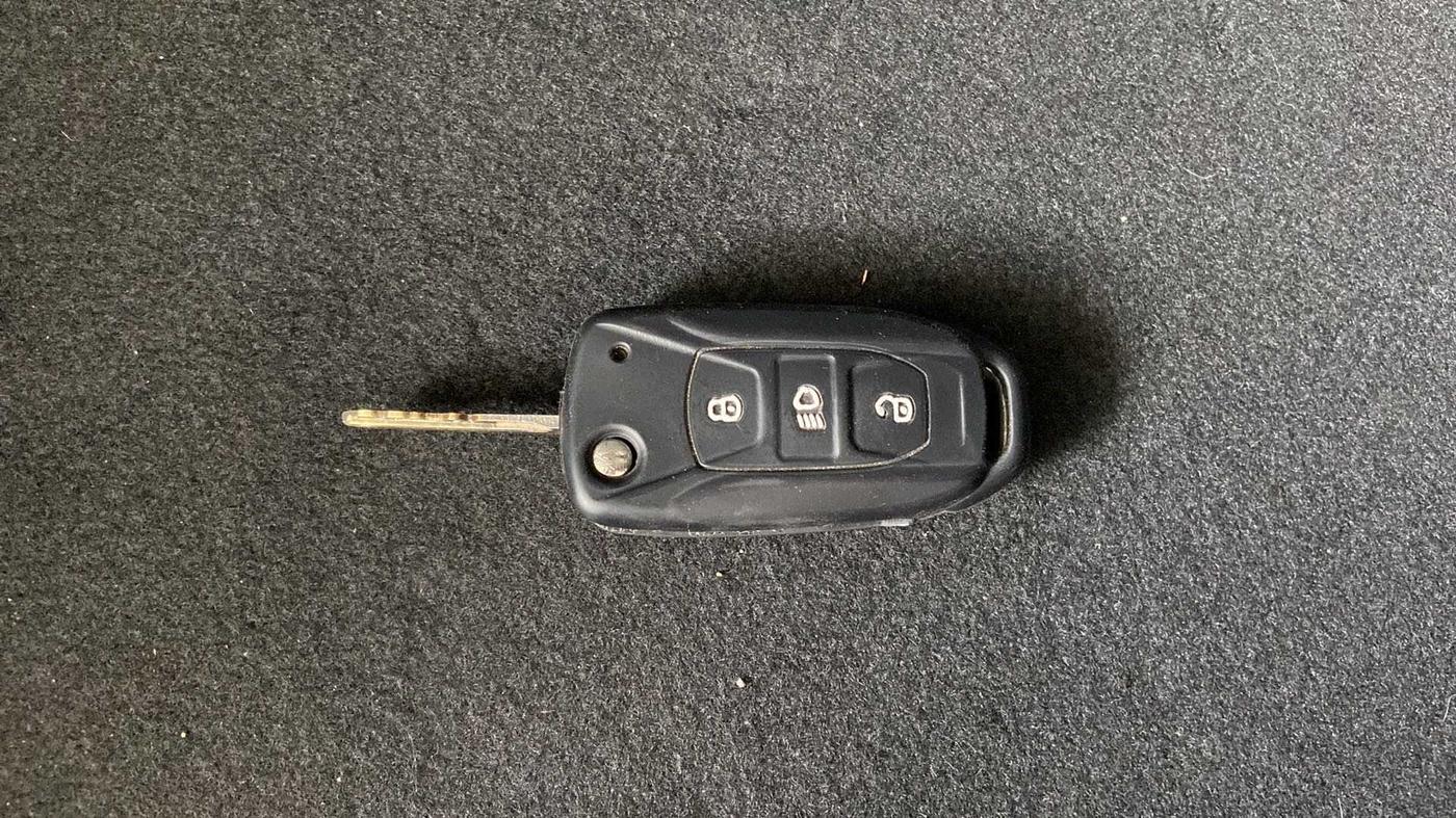 2016 Tata Tiago XZ PETROL, Petrol, Manual, 73,138 km, Key Close Up