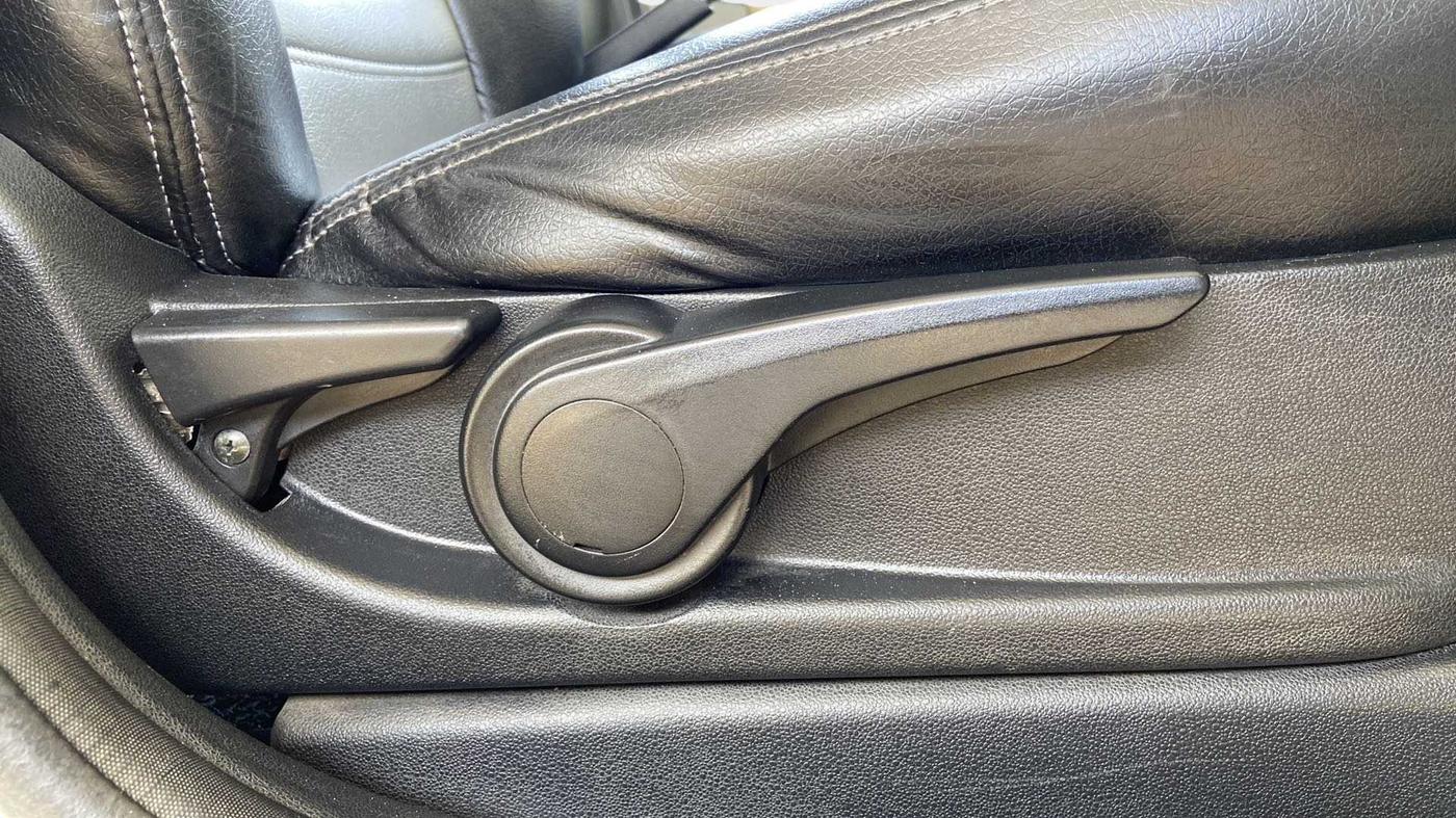 2016 Tata Tiago XZ PETROL, Petrol, Manual, 73,138 km, Driver Side Adjustment Panel