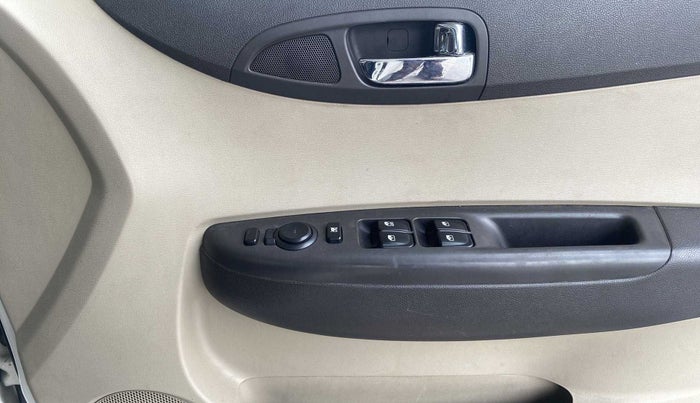 2013 Hyundai i20 ASTA 1.4 CRDI, Diesel, Manual, 1,00,214 km, Driver Side Door Panels Control