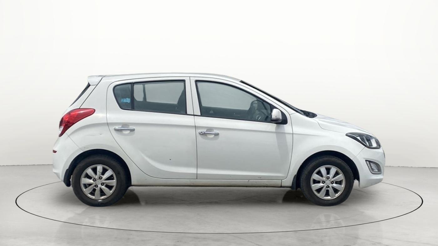 2013 Hyundai i20 ASTA 1.4 CRDI, Diesel, Manual, 1,00,214 km, Right Side View