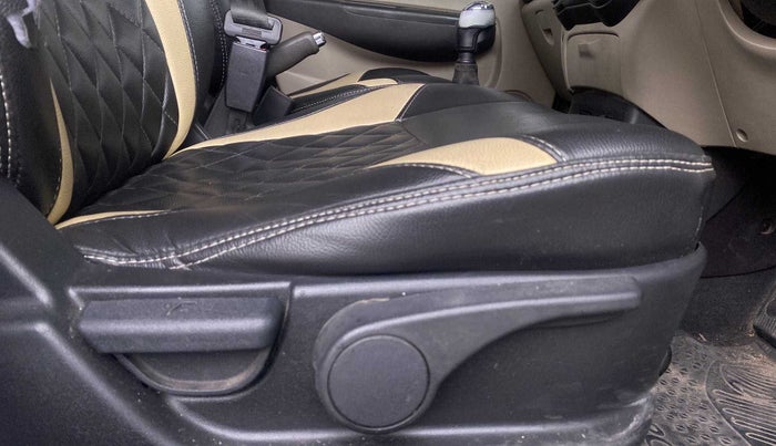 2013 Hyundai i20 ASTA 1.4 CRDI, Diesel, Manual, 1,00,214 km, Driver Side Adjustment Panel