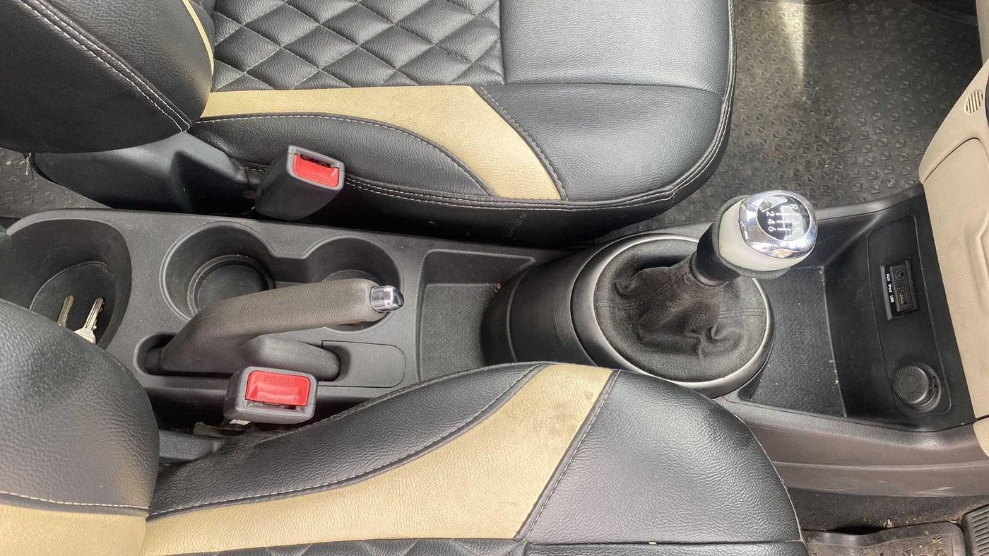 2013 Hyundai i20 ASTA 1.4 CRDI, Diesel, Manual, 1,00,214 km, Gear Lever