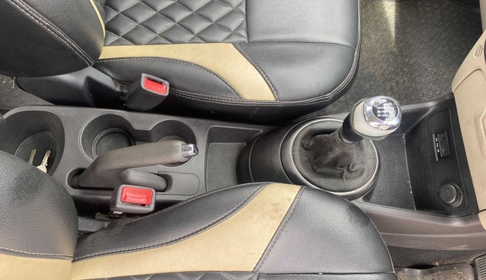 2013 Hyundai i20 ASTA 1.4 CRDI, Diesel, Manual, 1,00,214 km, Gear Lever