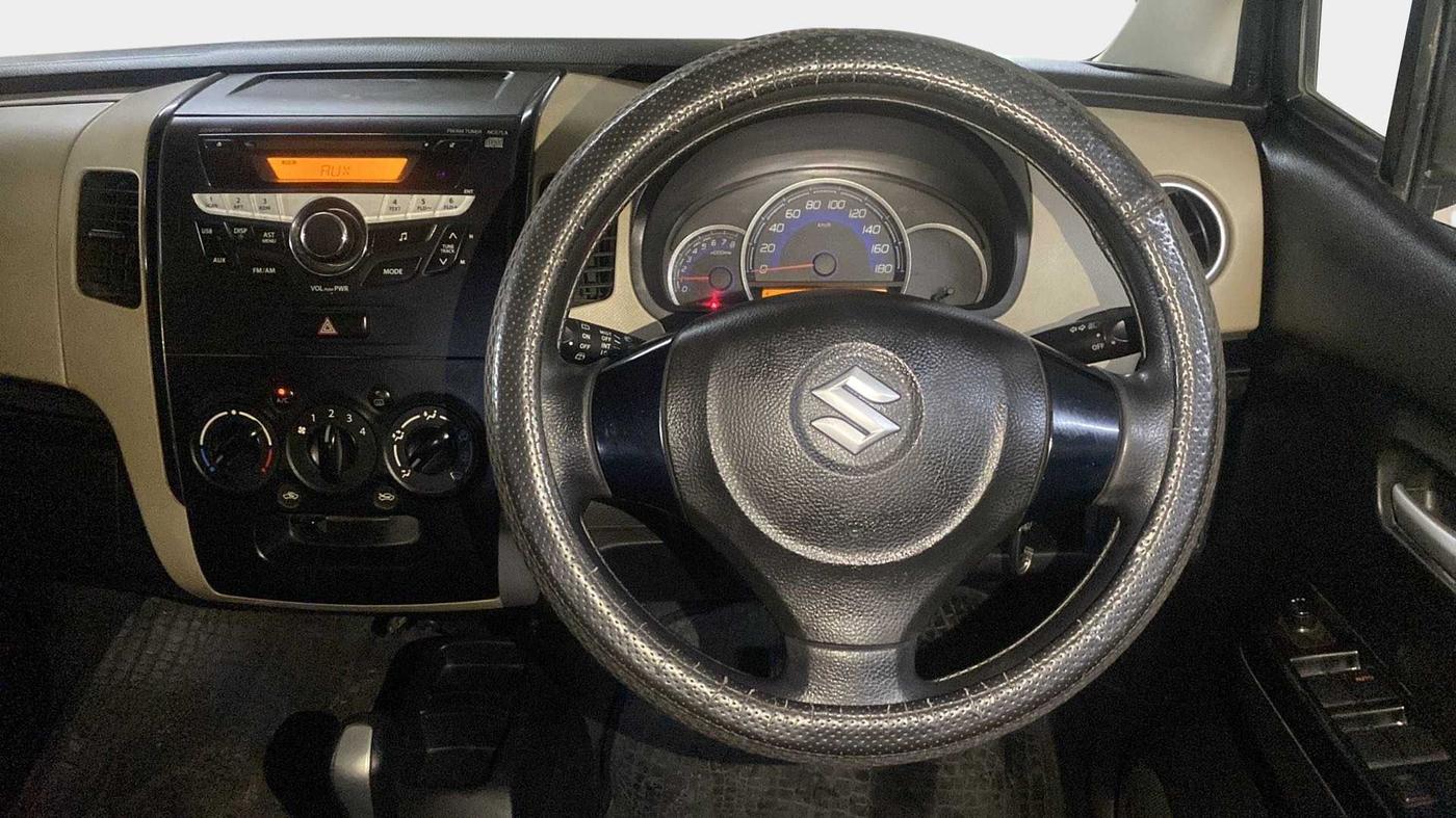 2017 Maruti Wagon R 1.0 VXI AMT, Petrol, Automatic, 69,159 km, Steering Wheel Close Up