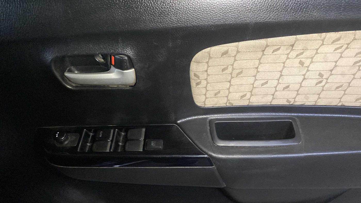 2017 Maruti Wagon R 1.0 VXI AMT, Petrol, Automatic, 69,159 km, Driver Side Door Panels Control