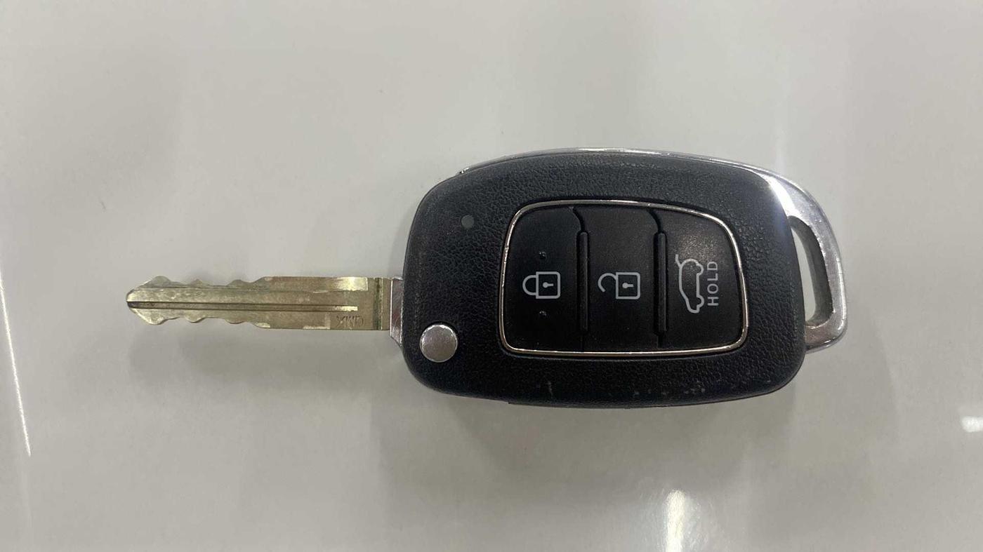 2022 Hyundai NEW I20 SPORTZ 1.2 MT, Petrol, Manual, 33,567 km, Key Close Up