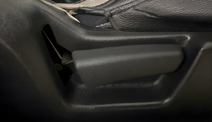 2019 Maruti Alto VXI, Petrol, Manual, 25,486 km, Driver Side Adjustment Panel
