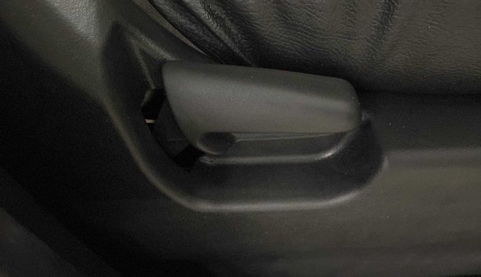 2016 Maruti Wagon R 1.0 VXI, Petrol, Manual, 64,642 km, Driver Side Adjustment Panel