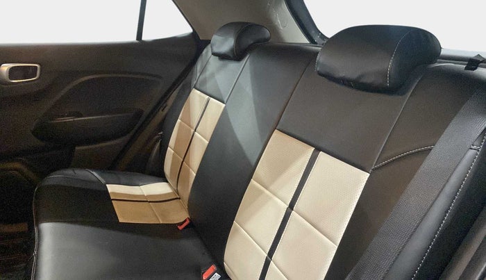 2022 Hyundai VENUE SX PLUS 1.0 TURBO DCT, Petrol, Automatic, 6,743 km, Right Side Rear Door Cabin