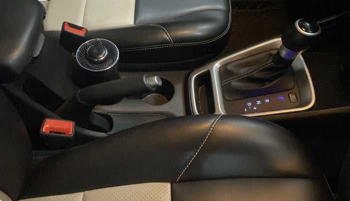 2022 Hyundai VENUE SX PLUS 1.0 TURBO DCT, Petrol, Automatic, 6,743 km, Gear Lever