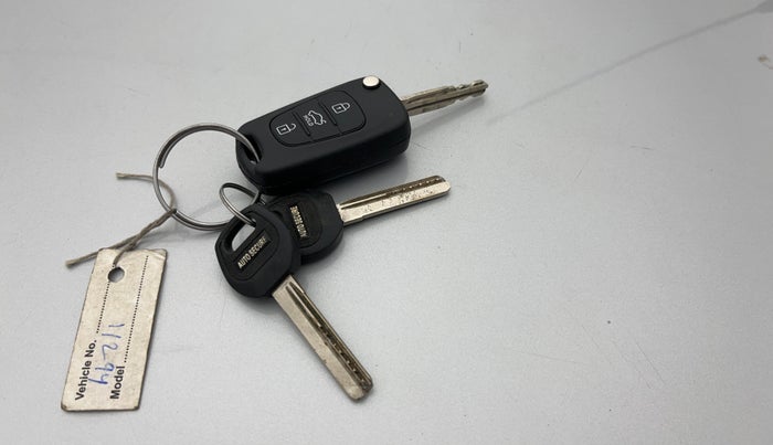 2015 Hyundai i10 SPORTZ 1.1, Petrol, Manual, 75,400 km, Key Close Up