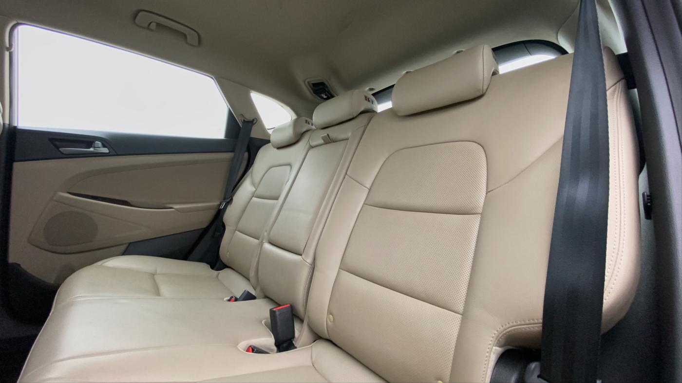 2017 Hyundai Tucson GLS 4WD AT DIESEL, Diesel, Automatic, 70,087 km, Right Side Rear Door Cabin