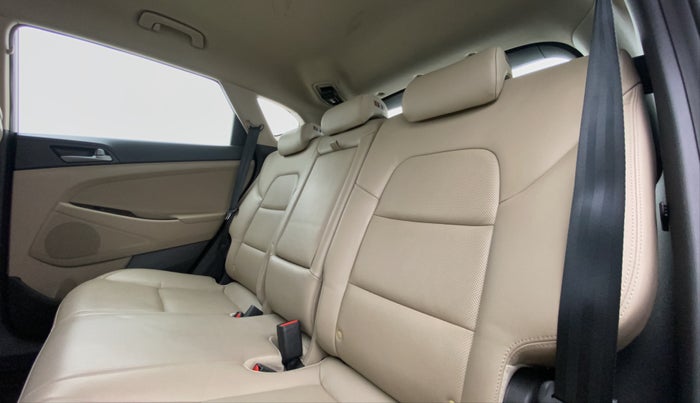 2017 Hyundai Tucson GLS 4WD AT DIESEL, Diesel, Automatic, 70,087 km, Right Side Rear Door Cabin