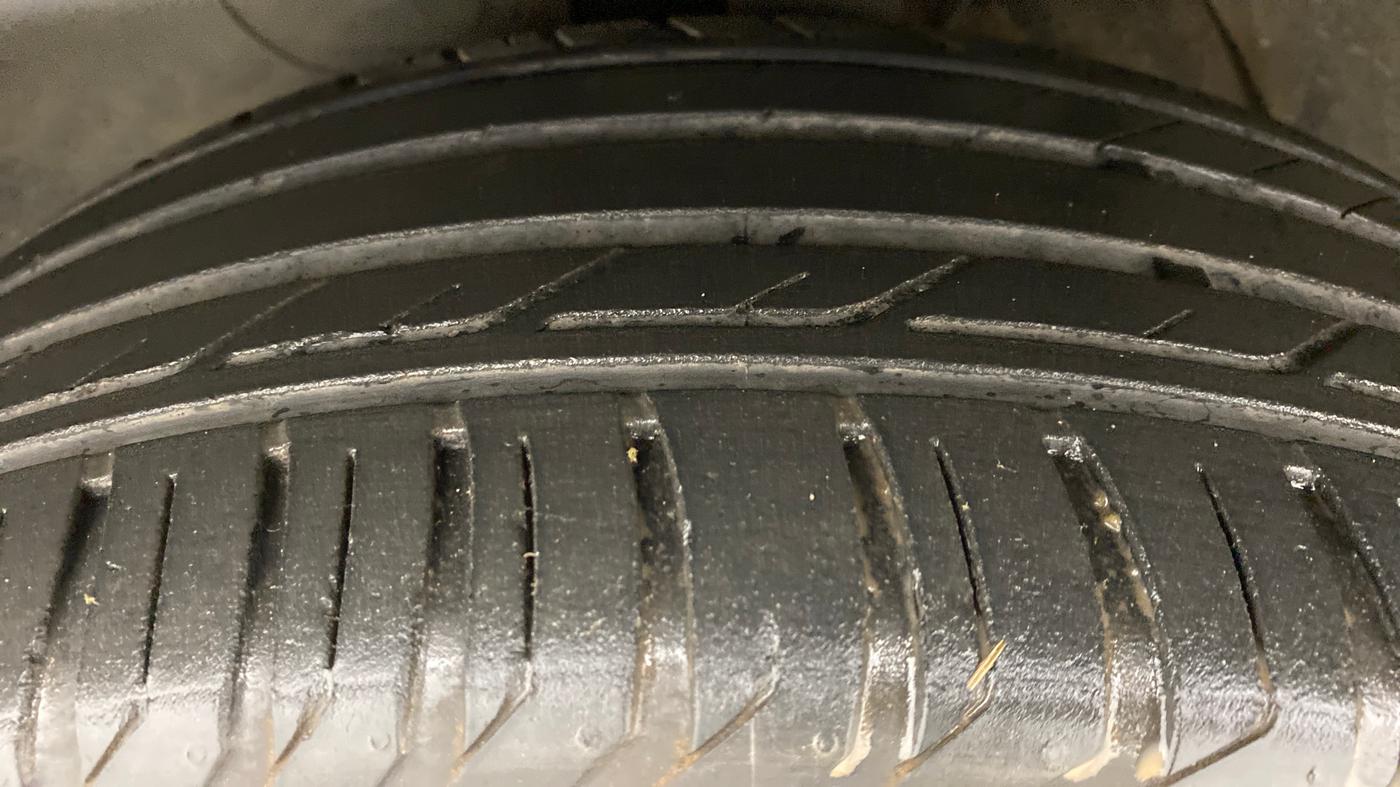 2017 Hyundai Tucson GLS 4WD AT DIESEL, Diesel, Automatic, 70,087 km, Left Front Tyre Tread