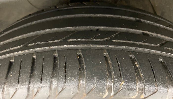 2017 Hyundai Tucson GLS 4WD AT DIESEL, Diesel, Automatic, 70,087 km, Left Front Tyre Tread