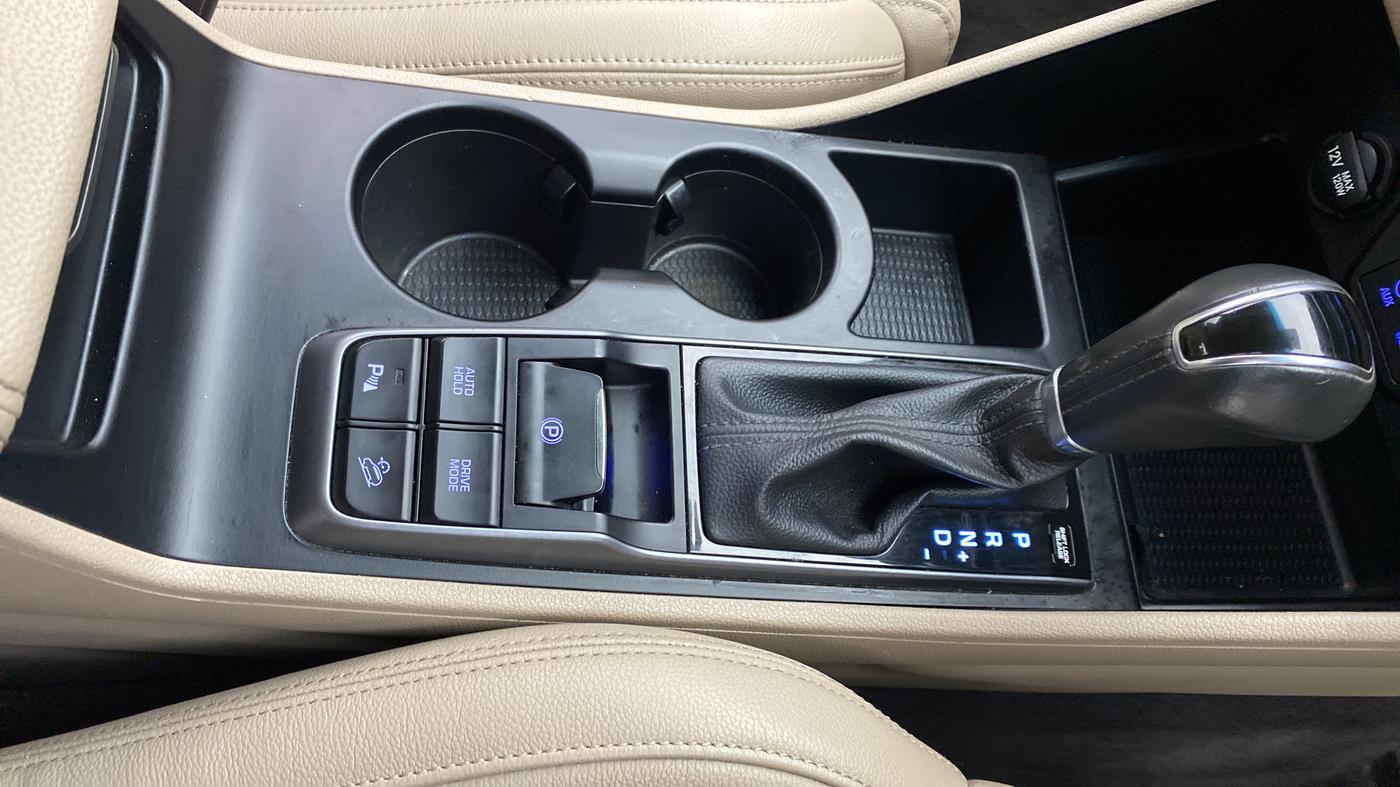 2017 Hyundai Tucson GLS 4WD AT DIESEL, Diesel, Automatic, 70,087 km, Gear Lever