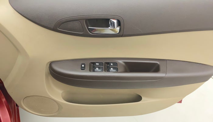 2011 Hyundai i20 MAGNA (O) 1.2, Petrol, Manual, 83,121 km, Driver Side Door Panels Control