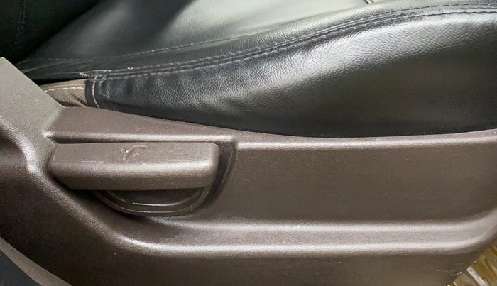 2011 Hyundai i20 MAGNA (O) 1.2, Petrol, Manual, 83,121 km, Driver Side Adjustment Panel