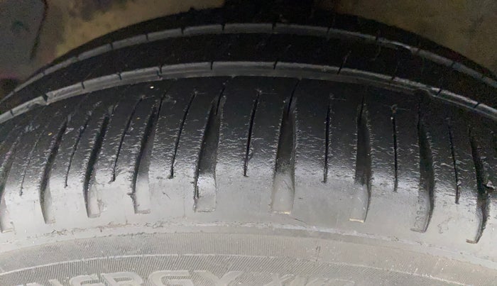 2011 Hyundai i20 MAGNA (O) 1.2, Petrol, Manual, 83,121 km, Left Front Tyre Tread