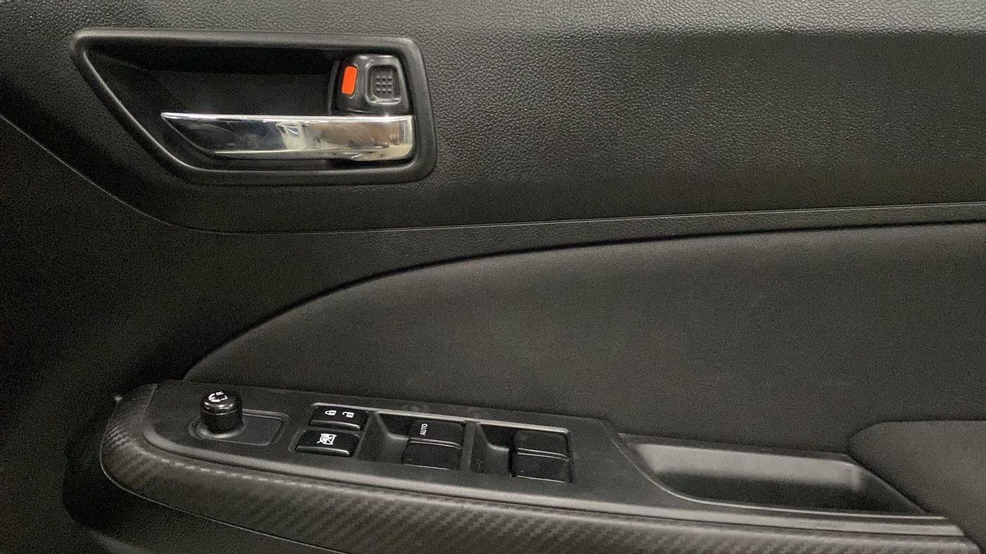 2021 Maruti Swift VXI, Petrol, Manual, 15,218 km, Driver Side Door Panels Control