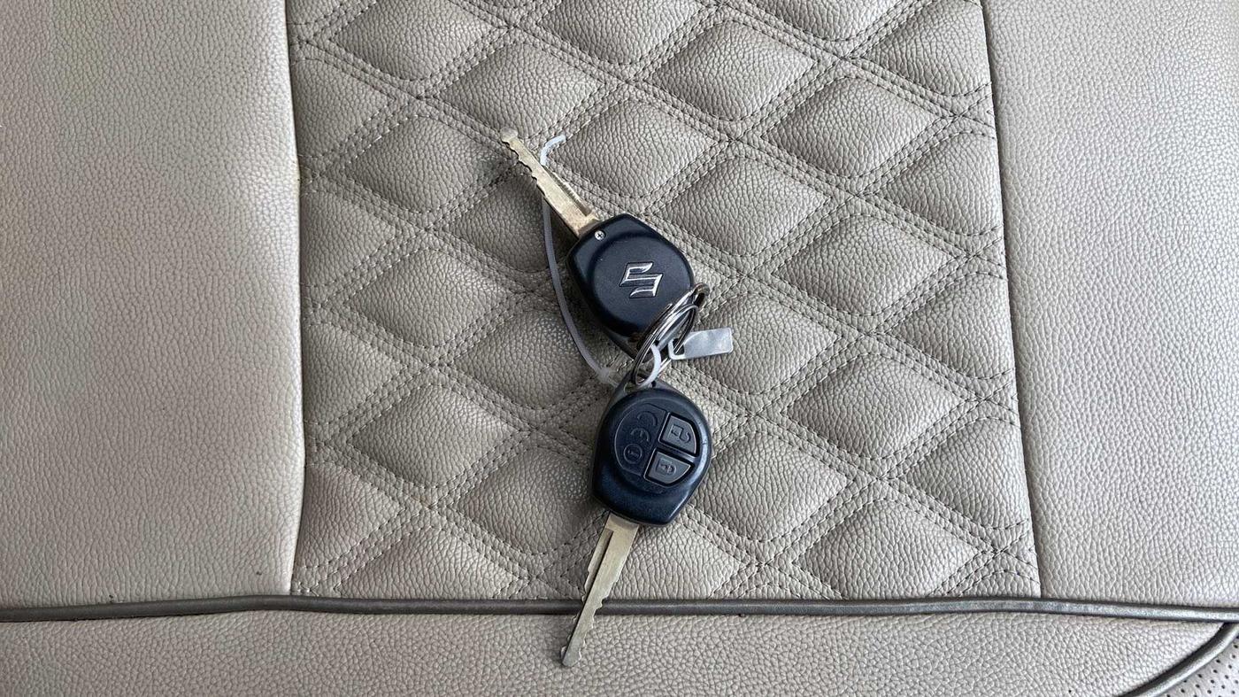 2019 Maruti Dzire VXI AMT, Petrol, Automatic, 49,984 km, Key Close Up