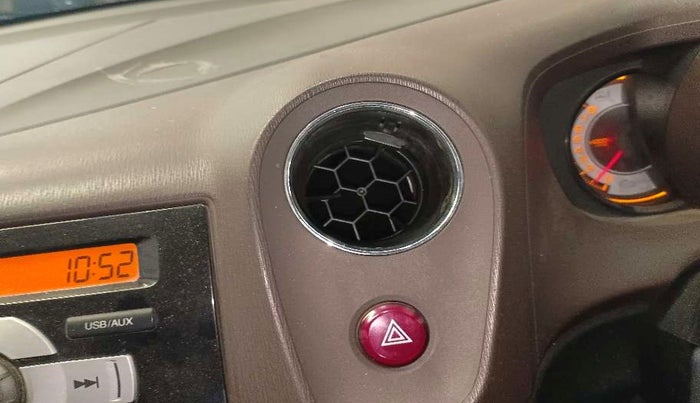2012 Honda Brio V MT, Petrol, Manual, 42,375 km, AC Unit - Front vent has minor damage