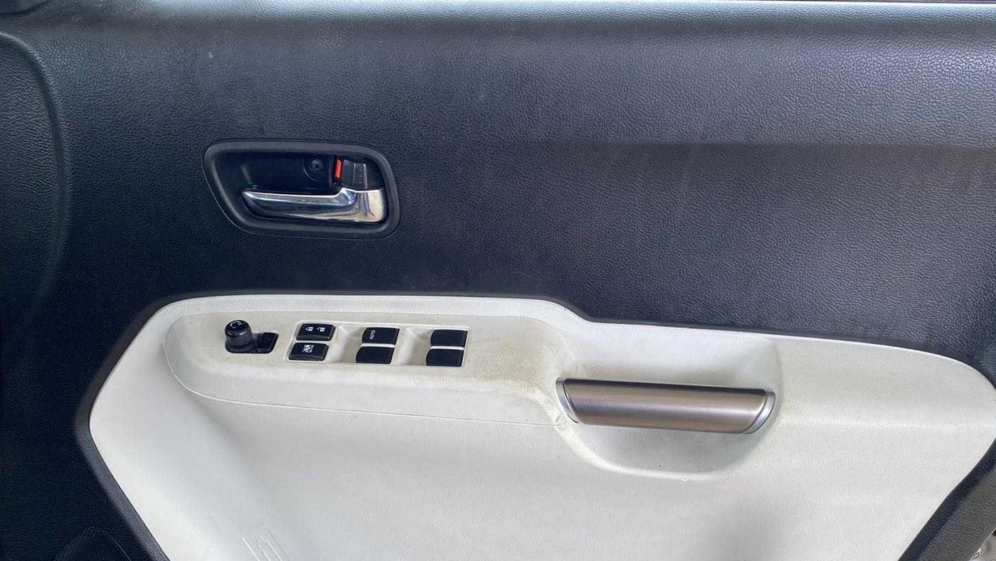 2017 Maruti IGNIS ZETA 1.3 AMT, Diesel, Automatic, 60,784 km, Driver Side Door Panels Control