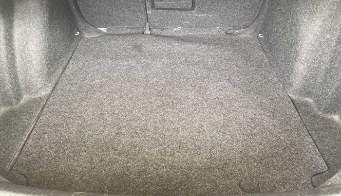 2016 Volkswagen Jetta COMFORTLINE TDI, Diesel, Manual, 1,05,437 km, Boot Inside