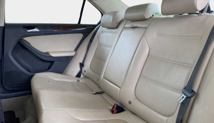 2016 Volkswagen Jetta COMFORTLINE TDI, Diesel, Manual, 1,05,437 km, Right Side Rear Door Cabin