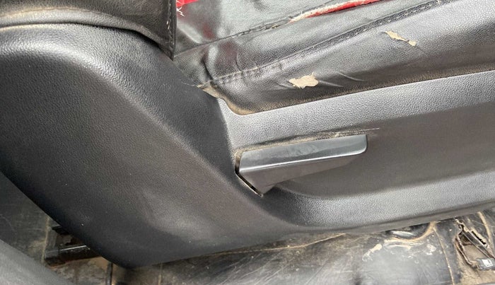 2018 Mahindra KUV 100 NXT K2 P 6 STR, Petrol, Manual, 61,558 km, Driver Side Adjustment Panel