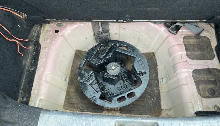2018 Mahindra KUV 100 NXT K2 P 6 STR, Petrol, Manual, 61,558 km, Dicky (Boot door) - Jack/Tool not available