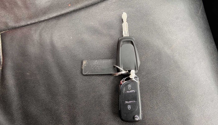 2018 Mahindra KUV 100 NXT K2 P 6 STR, Petrol, Manual, 61,558 km, Key Close Up