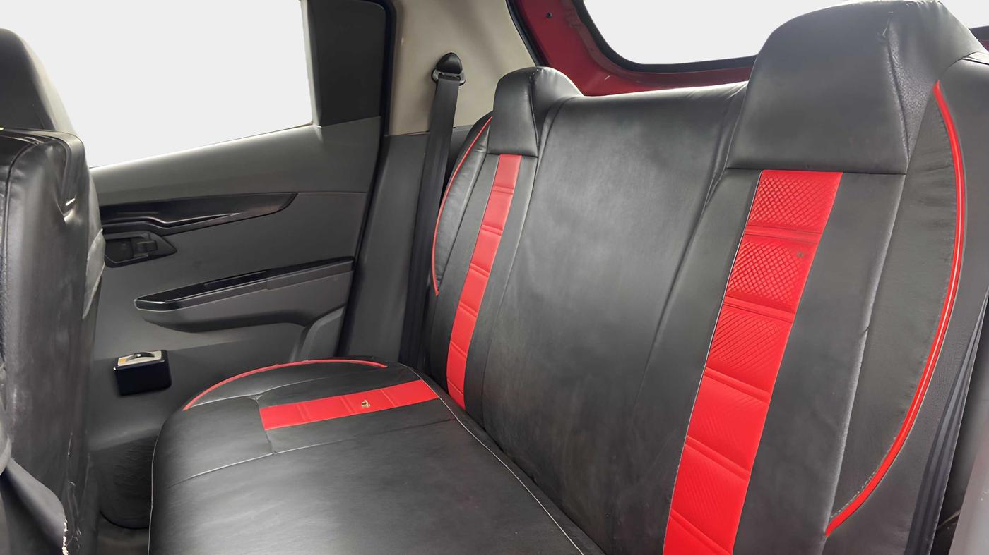 2018 Mahindra KUV 100 NXT K2 P 6 STR, Petrol, Manual, 61,558 km, Right Side Rear Door Cabin