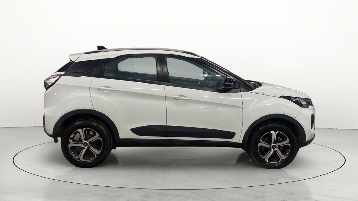 2022 Tata NEXON XZA PLUS (O) DIESEL, Diesel, Automatic, 33,065 km, Right Side View