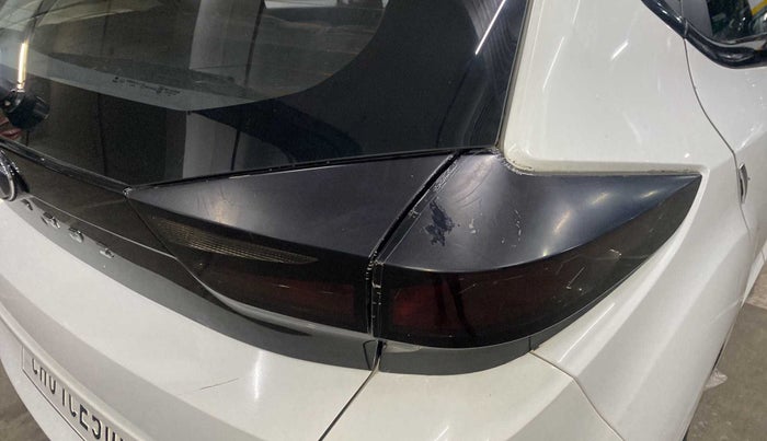 2021 Tata ALTROZ XZ DIESEL, Diesel, Manual, 60,526 km, Left tail light - Minor scratches
