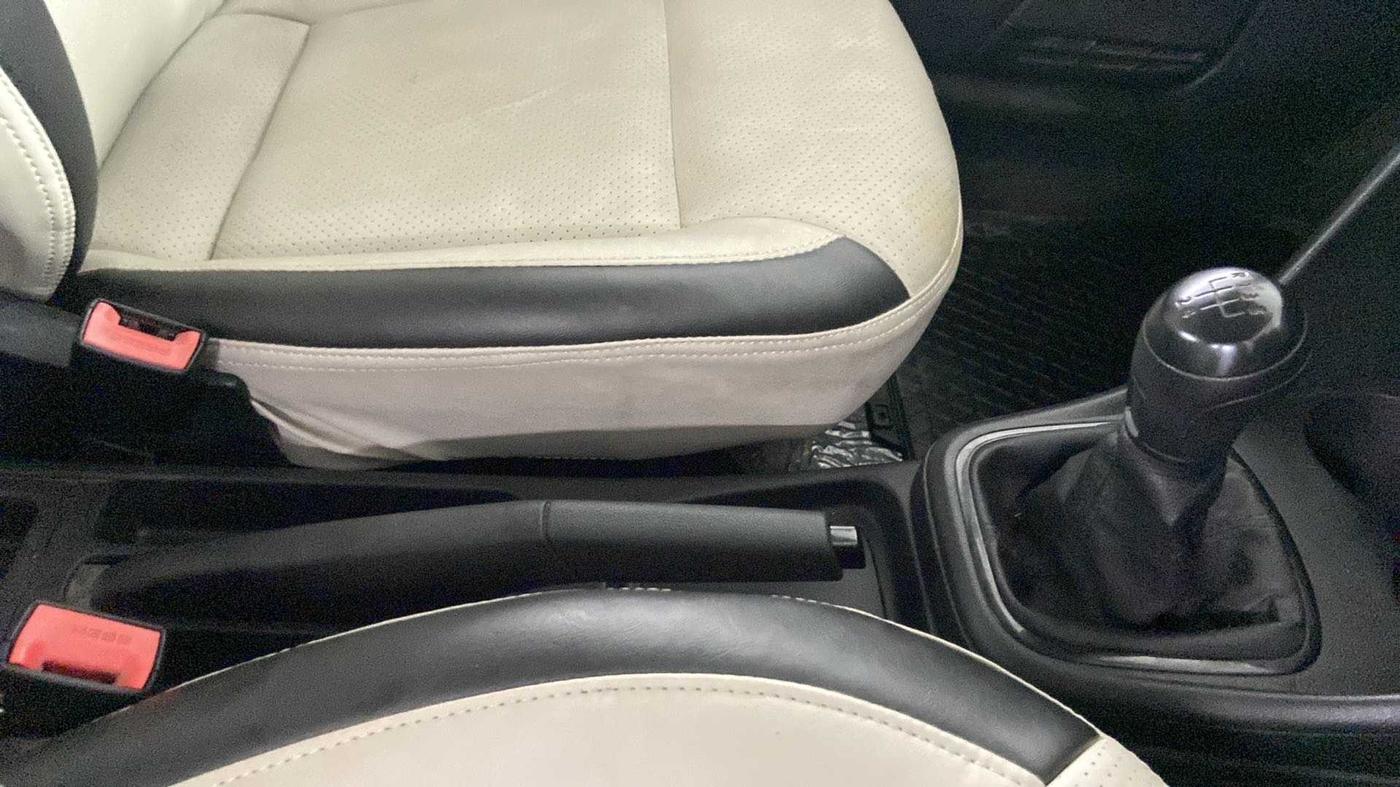 2019 Volkswagen Ameo COMFORTLINE 1.5L, Diesel, Manual, 45,257 km, Gear Lever