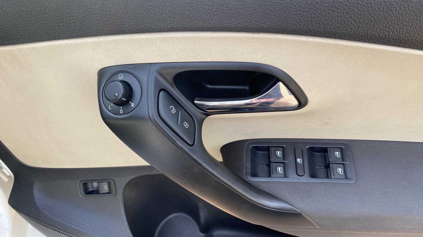2019 Skoda Rapid AMBITION 1.5 TDI AT, Diesel, Automatic, 37,383 km, Driver Side Door Panels Control