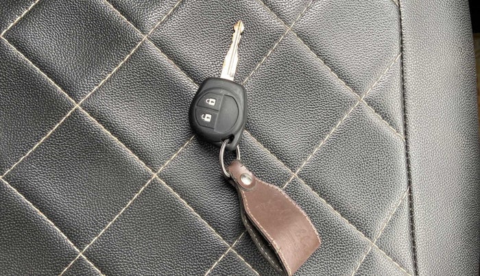 2017 Maruti Wagon R 1.0 VXI, CNG, Manual, 80,567 km, Key Close Up