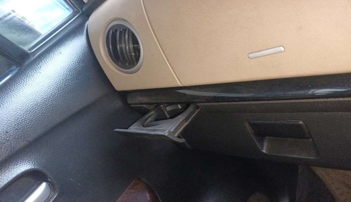2017 Maruti Wagon R 1.0 VXI, CNG, Manual, 80,567 km, Dashboard - Cup holder not working