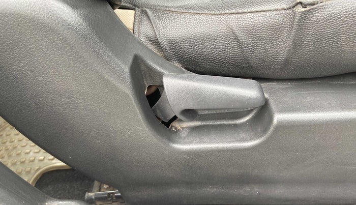 2017 Maruti Wagon R 1.0 VXI, CNG, Manual, 80,567 km, Driver Side Adjustment Panel