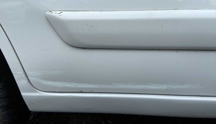 2017 Maruti Wagon R 1.0 VXI, CNG, Manual, 80,567 km, Right rear door - Slightly dented