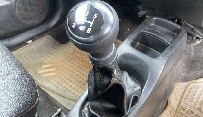 2017 Maruti Wagon R 1.0 VXI, CNG, Manual, 80,567 km, Gear lever - Boot cover slightly torn