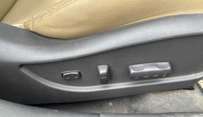 2015 Hyundai New Elantra 1.8 SX AT VTVT, Petrol, Automatic, 1,09,929 km, Driver Side Adjustment Panel